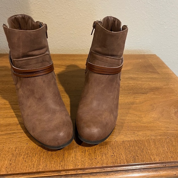 Madden Girl Shoes - Women's Madden Girl Brown Ankle Boots Size 7.5 M
